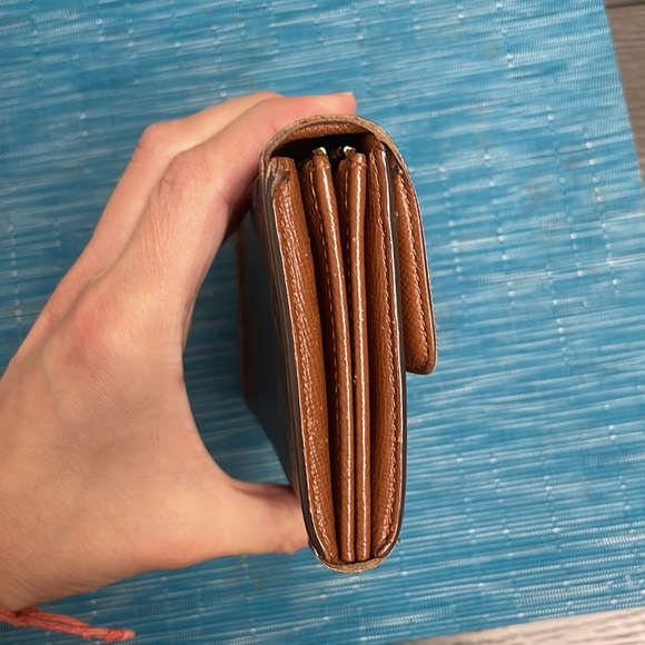 Louis Vuitton wallet in really good used condition comes with a plain non LV … - Picture 3 of 8